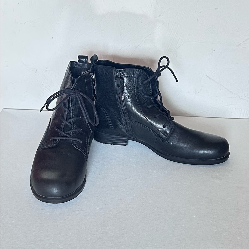 Ecco Black Leather Women's Ankle Boots